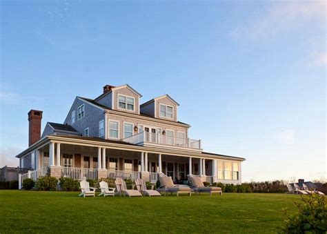 Traditional Nantucket Cottage With Coastal Interiors Home Bunch An