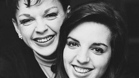 Liza Minnelli Gushes Life With Mom Judy Garland Was Like Living In A