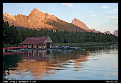 Picturephoto Maligne Lake Boathouse Leh And Samson Peaks Sunset