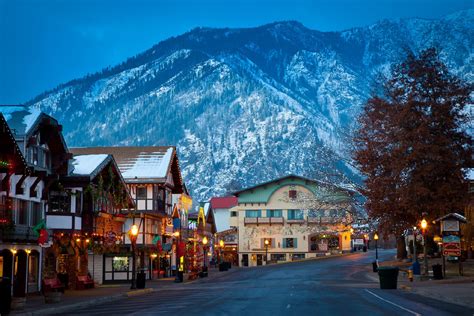 10 Best Christmas Towns In Usa