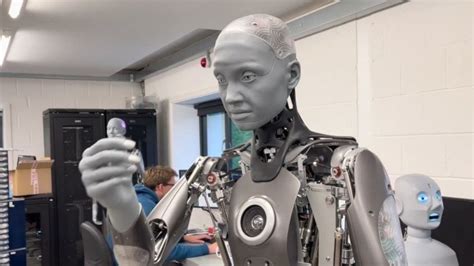 New Humanoid Robot Makes Complex Human Life Facial Expressions