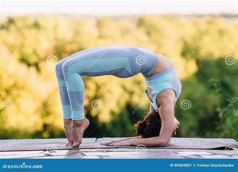 Pretty Woman Doing Yoga Exercises In The Park Stock Image Image Of Body Lifestyle 89469801