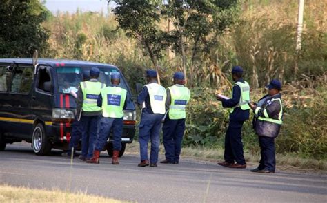 Unlucky Police Officers Caught Redhanded Receiving Bribes At Roadblock By Senior Officers Zimeye