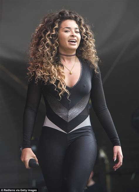 Ella Eyre Puts On A Bold Display As She Performs At Warwick Castle Daily Mail Online