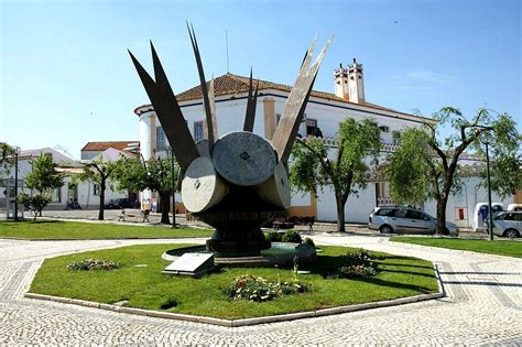 The population in 2011 was 5,932, in an area of 316.61 km². O Leme - Imagens da Vidigueira - Jardim Dr.Orlando Mello Rego