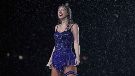 Taylor Swift Fans Are Selling Rain From Her Concert