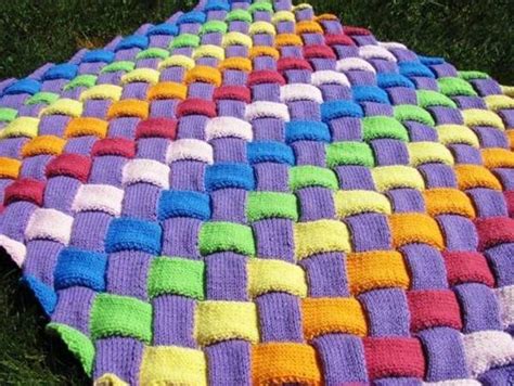 Check out the free patterns under the links below and follow us on facebook page and pinterest for more awesome crochet ideas. DIY Colorful Entrelac Knitted Baby Blanket