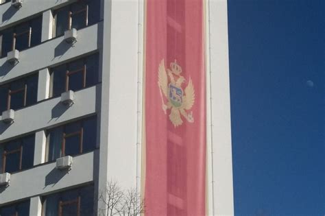 Velika Zastava Crne Gore Na Zgradi Opštine Nikšić Foto