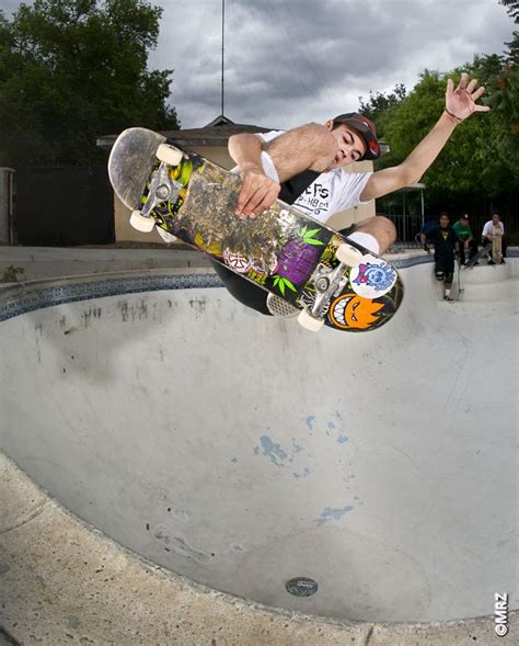 JAKE REUTER FRONTSIDE AIR Skateboard Skate Surfing
