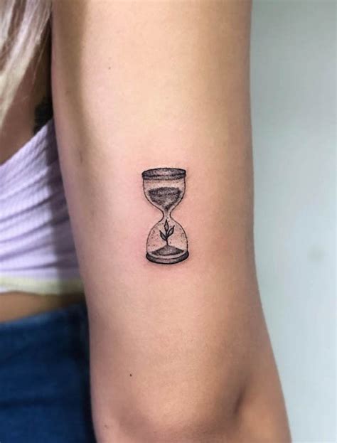 Details 73 Small Hourglass Tattoo In Cdgdbentre
