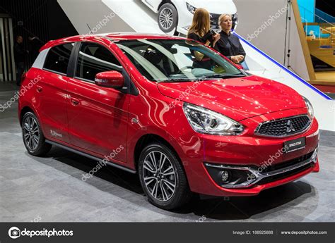 Based in born on a 927,000 m 2 site, it has a capacity of approximately 200,000 vehicles, and produced its millionth vehicle, a mitsubishi space star , on october 4, 2000. Carro Mitsubishi Space Star — Fotografia de Stock ...