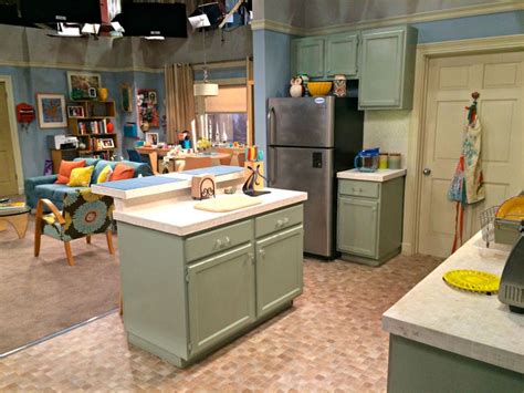 The Big Bang Theory Behind The Scenes Set Photos And Videos Glamour