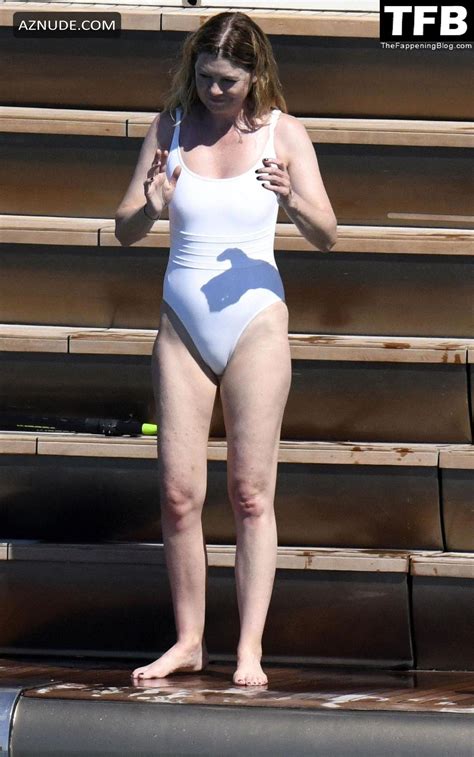 Ellen Pompeo Sexy Seen Flaunting Her Hot Body In A White Swimsuit On A Yacht In Sardinia