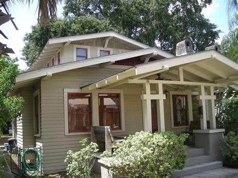 Airplane Bungalow With Eye Catching Pillars Bungalow Porch Bungalow