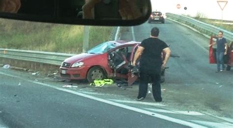 Porta da calcio cade addosso ad un 14enne: Incidente sulla Mesagne-Brindisi. Grave dipendente Telecom ...