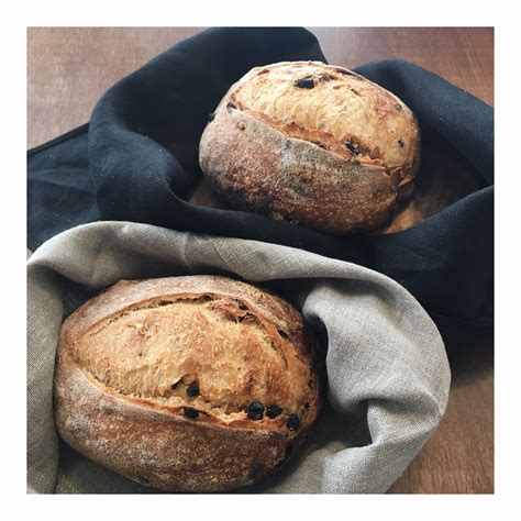 Instead of using a breadbox or plastic bag, try using linen to keep your bread fresh. Bukuro has 