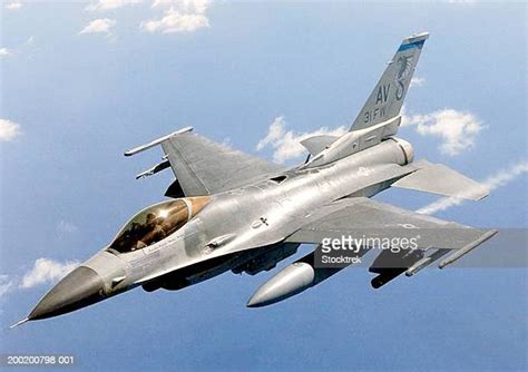F 16 Fighting Falcon Photos And Premium High Res Pictures Getty Images