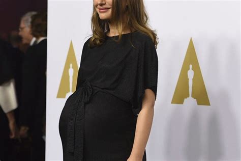 Pregnant Nominee Natalie Portman Says Shell Skip Oscars Chicago Sun