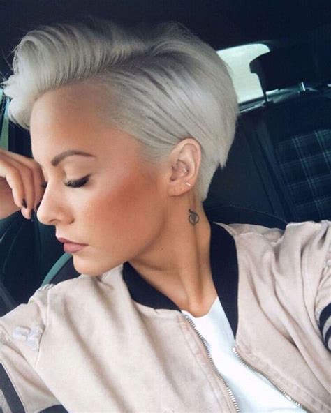 40 Funky Funky Short Pixie Haircut For 2019 Blonde Pixie Haircut Short Blonde Pixie Short