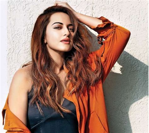 Sonakshi Sinha Has An Epic Reply To Fan Who Asks When She Will Get Married Laptrinhx News