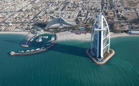 Dubais Human Made Islands Everything You Need To Know Man Made Island Island Vacation Dubai