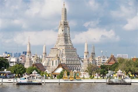 A Complete Guide To Wat Arun Temple In Bangkok Thailand Pickyourtrail