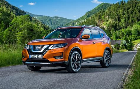 It is available in 5 colors, 4 variants, 2 engine, and 1 transmissions option: Nissan X-Trail N-Connecta im Test (2018): auf der Leitung ...