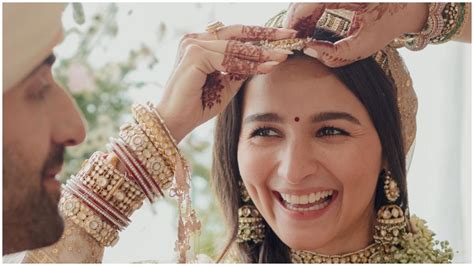 Alia Bhatt Flaunts Her Radiant Glow With Subtle Makeup For Her Wedding With Ranbir Kapoor So