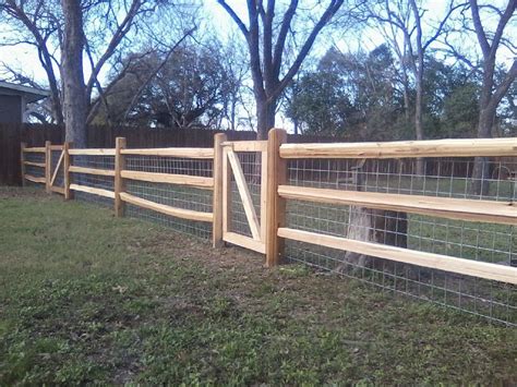 Due to their low cost, simple design, and aesthetic appeal, these fences have become more common in the suburbs in recent years. Split Rail Dog Run | Backyard fences, Fence design, Modern ...