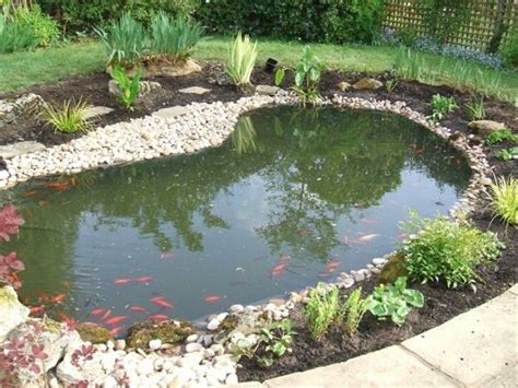 Dabei muss der teich aber auch sehr gut gepflegt werden und fordert wie sich löcher in teichfolie finden lassen und wie man pflanzen im teich sicher einsetzt. gartenteich anlegen idee zum thema kleinen gartenteich ...