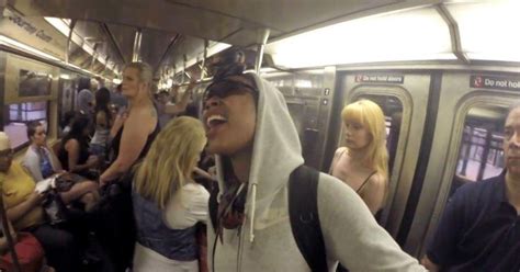 Brandy Discuises Herself Sings In Ny Subway No One Paid Attention Video Ny Subway