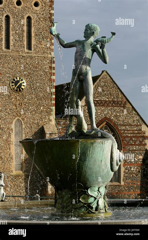 St Michaels Church Fountain Braintree Hi Res Stock Photography And