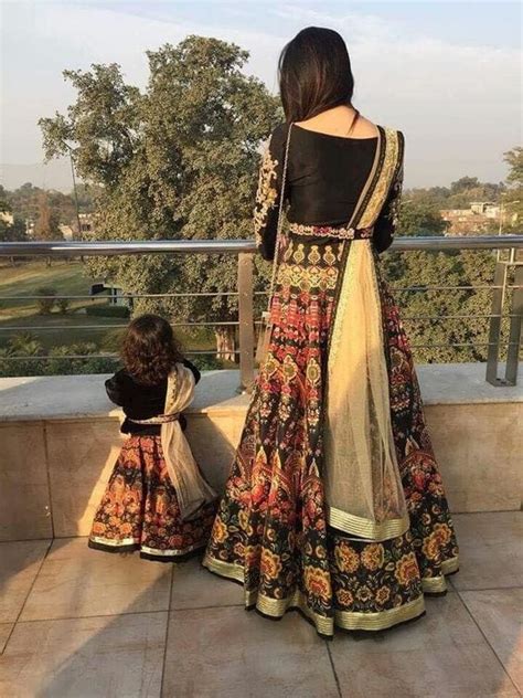 They are ones who sacrifice all their joys ,choices and prioritise just for the sake of her family……. 20 Coolest Pakistani Mother Daughter Matching Outfits