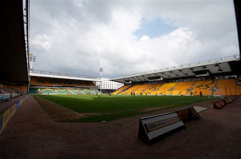 Netherlands goalkeeper on his summer euros ambitions, losing his famous water bottle at spurs and being written off. Carrow Road - Info-stades