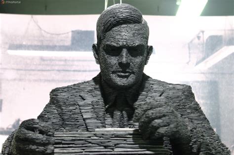 Patông (ace) statue of alan turing (en). Sinapsis: junio 2012