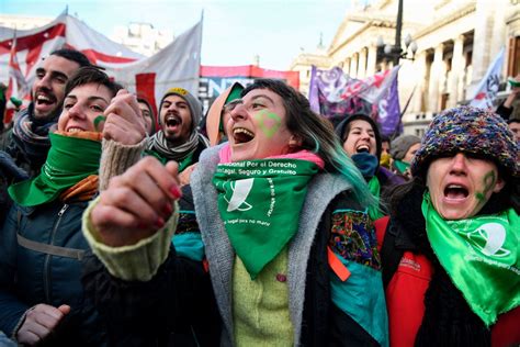 la despenalización del aborto supera el primer obstáculo en el congreso español