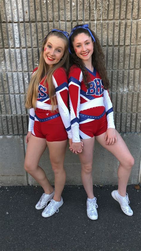 Cheerleaders High School Cheer Gameday Pictures Bff Pose Ideas Cheer Pose Ideas Cheer Uniform