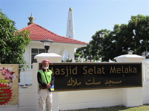 Hamirdin Masjid Selat Melaka Yang Terapung