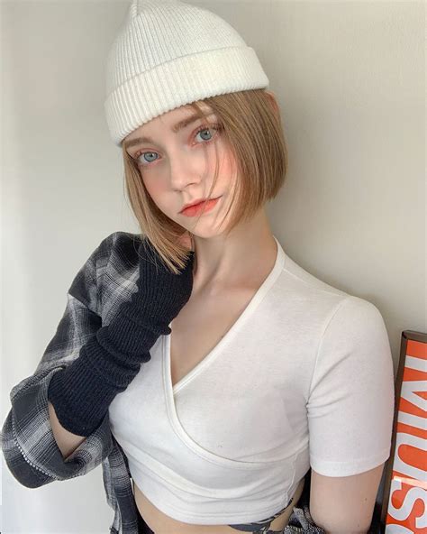 Chloe 김애란 On Instagram “like This Hat ” 女の子モデル 白人女性 金髪美人