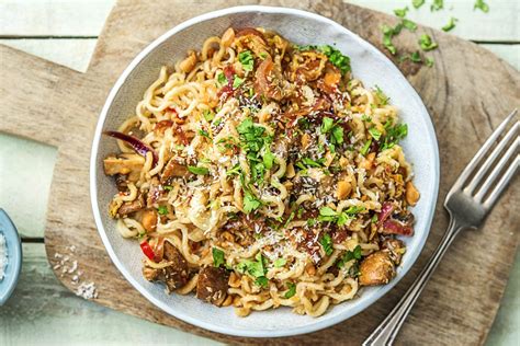 Oosterse noedels met Chinese kool en kokos Recept