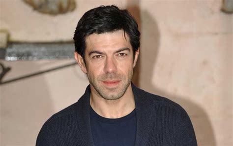 Pierfrancesco favino è un attore romano molto amato dal pubblico italiano e internazionale. Cinema: un 2012 d'oro per Favino | Sky TG24
