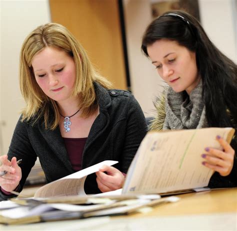 Die schilddrüse (glandula thyroidea) ist eine schmetterlingsförmige, hormonbildende drüse. Chirurgie: Schilddrüsen werden in Deutschland zu oft ...
