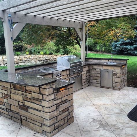 Covering your outdoor kitchen brings indoor comforts outdoors. nice outdoor kitchen with trellis...maybe at the next house... New Line Design | Backyard ...