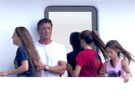 Após Morte Do Filho Sylvester Stallone Reúne Família Em Passeio De Iate