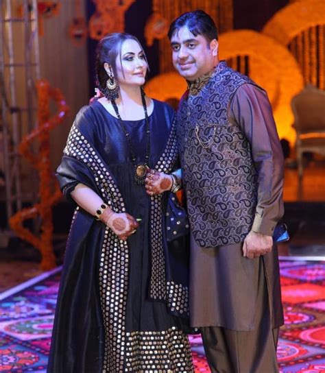 Filmstar Nargis Pictures With Husband Reviewitpk