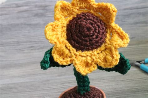 Diy Crochet Sunflower In A Pot In 2020 Crochet Sunflower Crochet