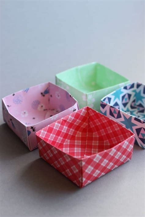 Quadratisches (farbiges) blatt papier (für boden und deckel 2 blätter). Box Origami Schachtel Anleitung Pdf / Origami Box ...