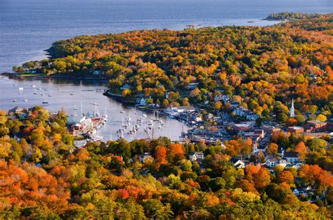 These Small Towns Have The Best Fall Foliage For Leaf Peeping Maine