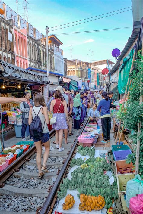 Markets of Bangkok: Maeklong Railway Market | Explore Shaw