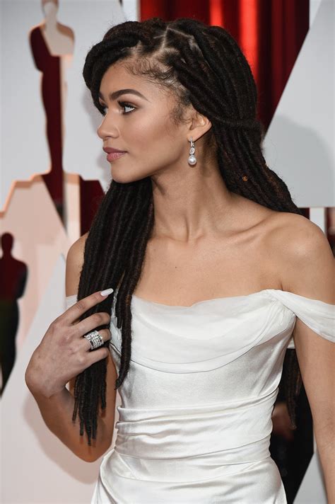 Zendaya Runs For Weave Queen At 2015 Oscar Awards